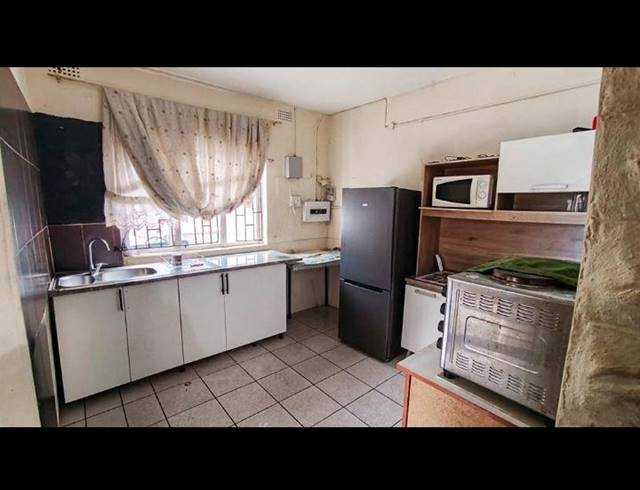 2 BEDROOM HOUSE FOR SALE IN CROSSMOOR